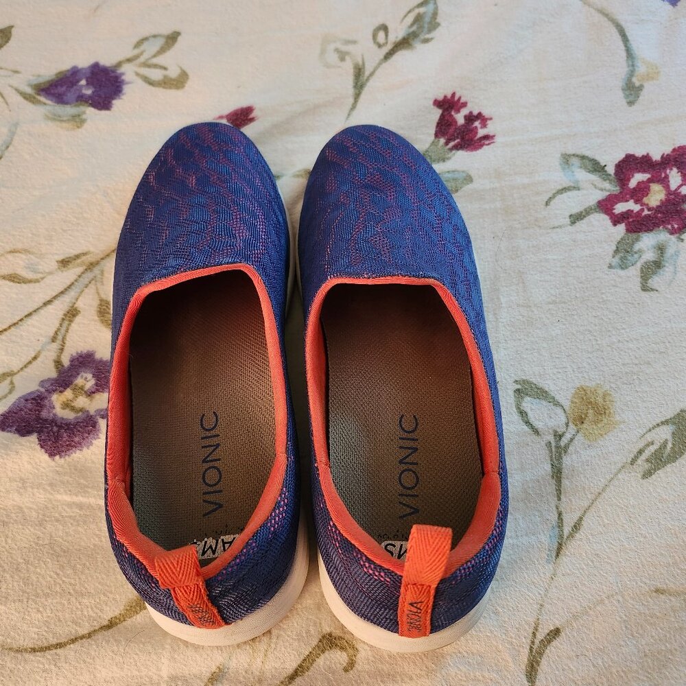 Vionic 9.5 wide purple hydra slip on